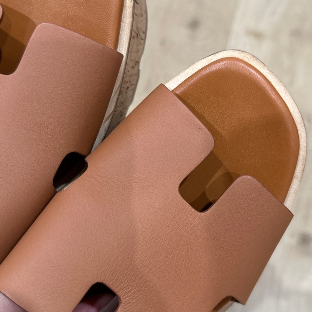 Hermes Eze sandals in gold, size 39 - Picture 3 of 10